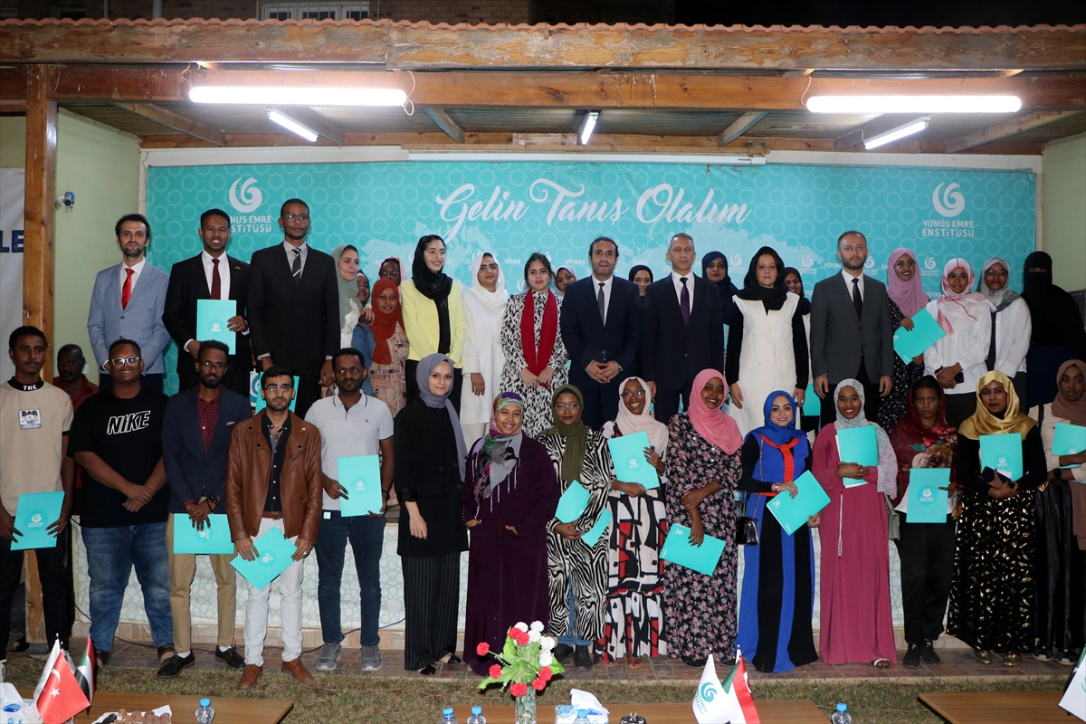 Sudan’da Yunus Emre Enstitüsü Türkçe kursiyerleri sertifikalarını aldı