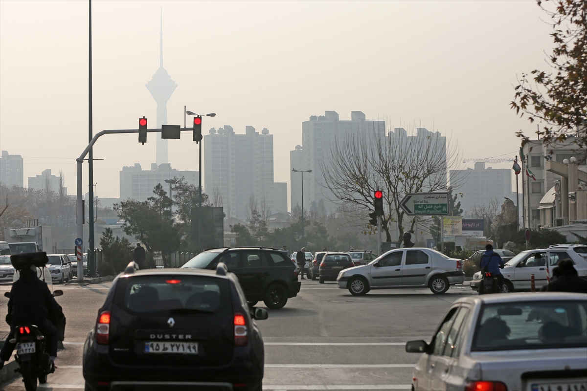 Tahran'da hava kirliliği “kırmızı alarm” seviyesinde
