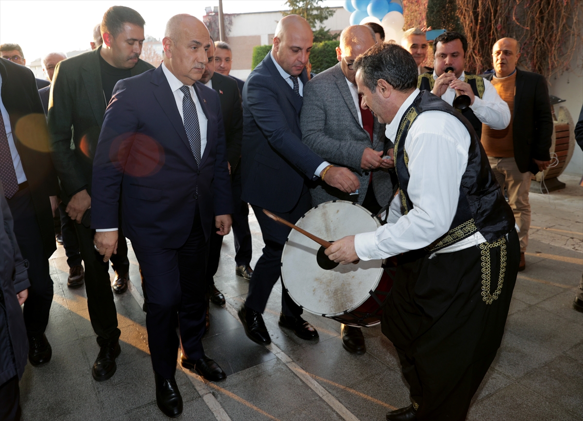 Tarım ve Orman Bakanı Vahit Kirişci, 1. Adana Tanıtım Günleri'ne katıldı: