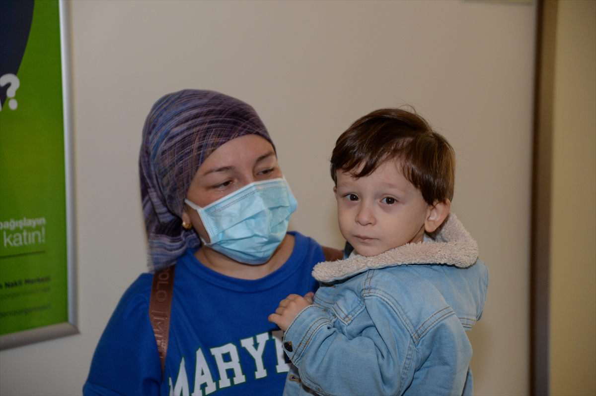 Türkiye’nin ikinci rahim nakli hastası Havva Erdem, bebeği “Özlenen” ile taburcu oldu