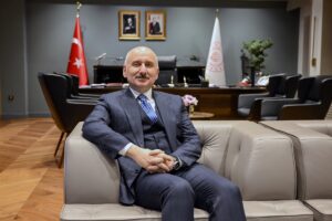 - "Karaismailoğlu, oylarını "Ekmek teknesi", "Sen aydınlatırsın geceyi" ve "Şampiyonlar"