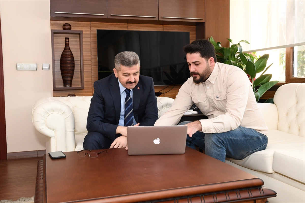 Uşak Valisi Turan Ergün, AA'nın “Yılın Fotoğrafları” oylamasına katıldı