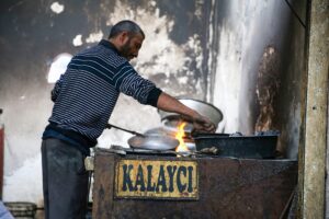 ADANA (AA) – OZAN EFEOĞLU – Kalay ustası 35 yaşındaki