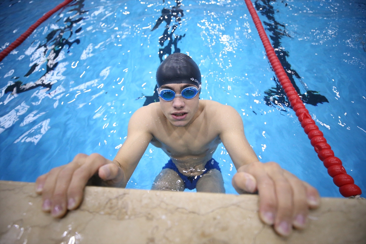 Yaşından çok şampiyonluğu olan engelli yüzücünün hedefi, Avrupa ve dünya şampiyonluklar