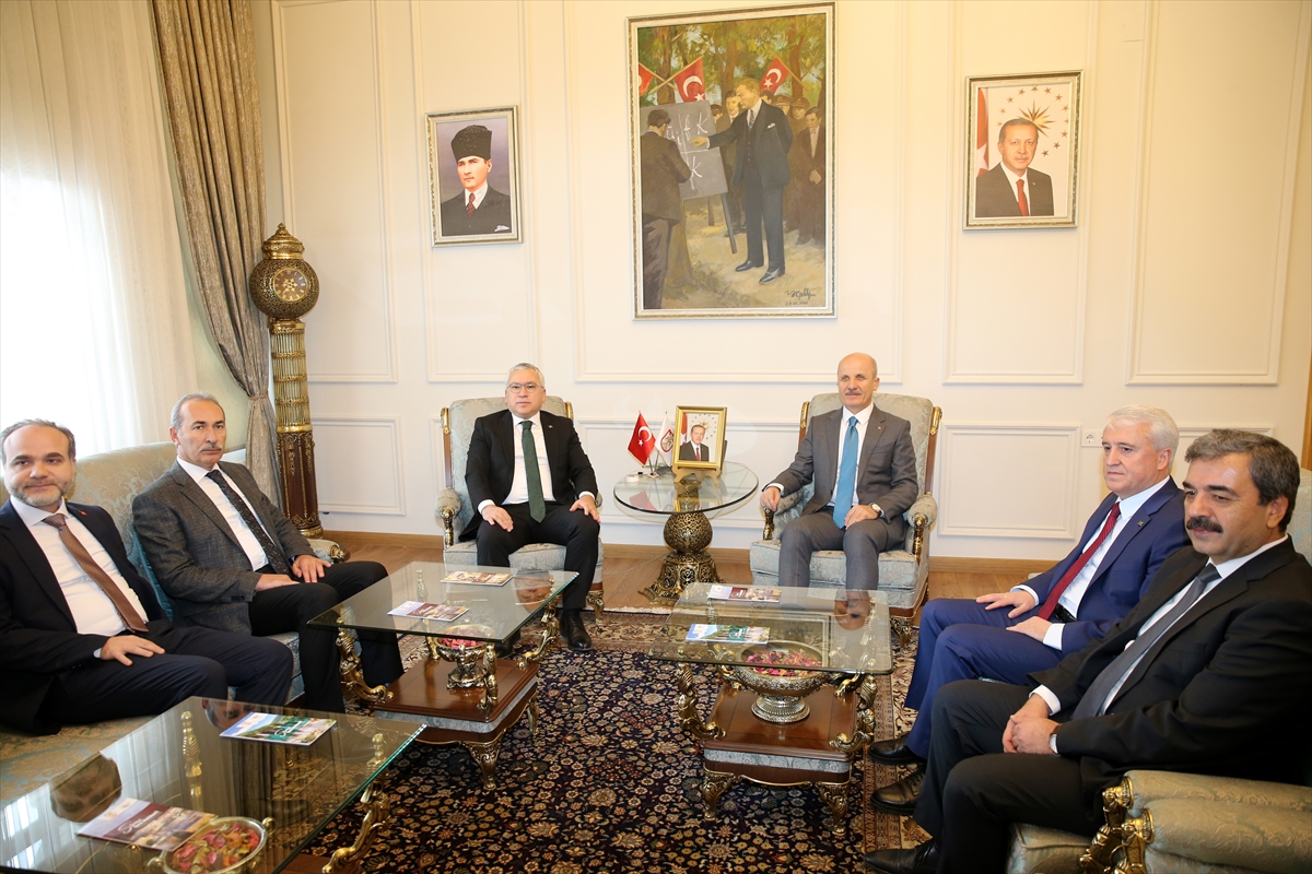 YÖK Başkanı Özvar Sivas'ta ziyaretlerde bulundu
