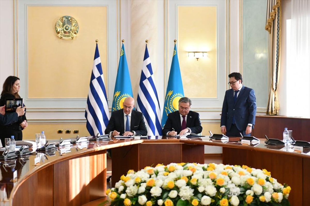 Yunanistan Dışişleri Bakanı Dendias, Kazakistan’da resmi temaslarda bulundu