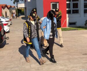 - Hırsızlık anı güvenlik kamerasınca kaydedildi