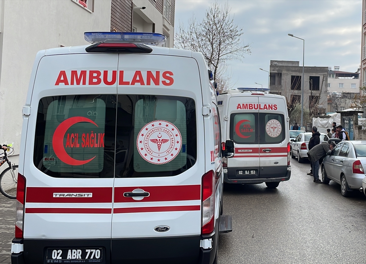 Adıyaman'da komşular arasında çıkan kavgada 2 kişi yaralandı