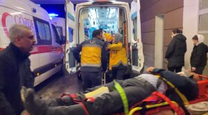 ADIYAMAN (AA) – Adıyaman'da iki otomobilin çarpışması sonucu 9 kişi