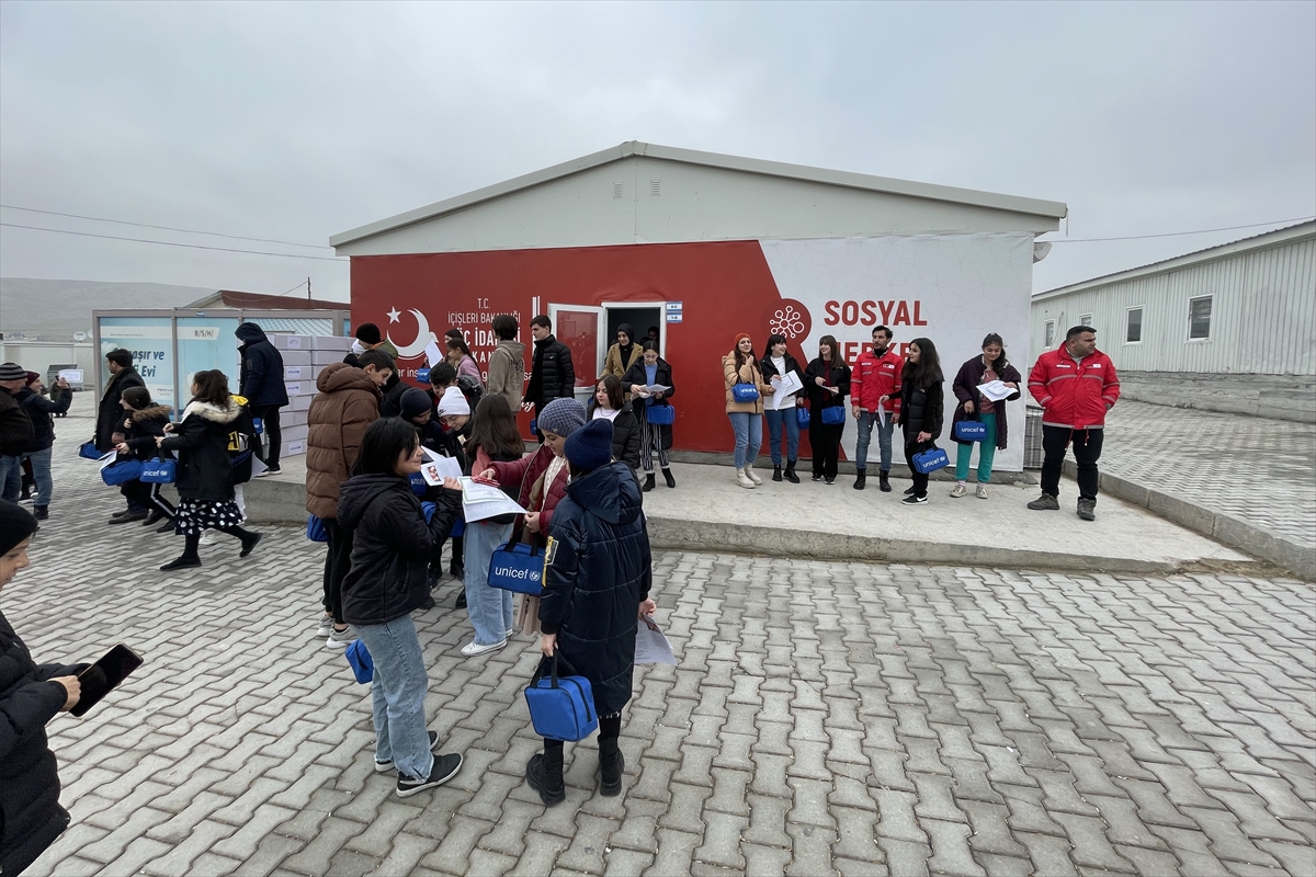 Ahıska Türkü öğrenciler, Türkiye'de ilk karnelerini aldı