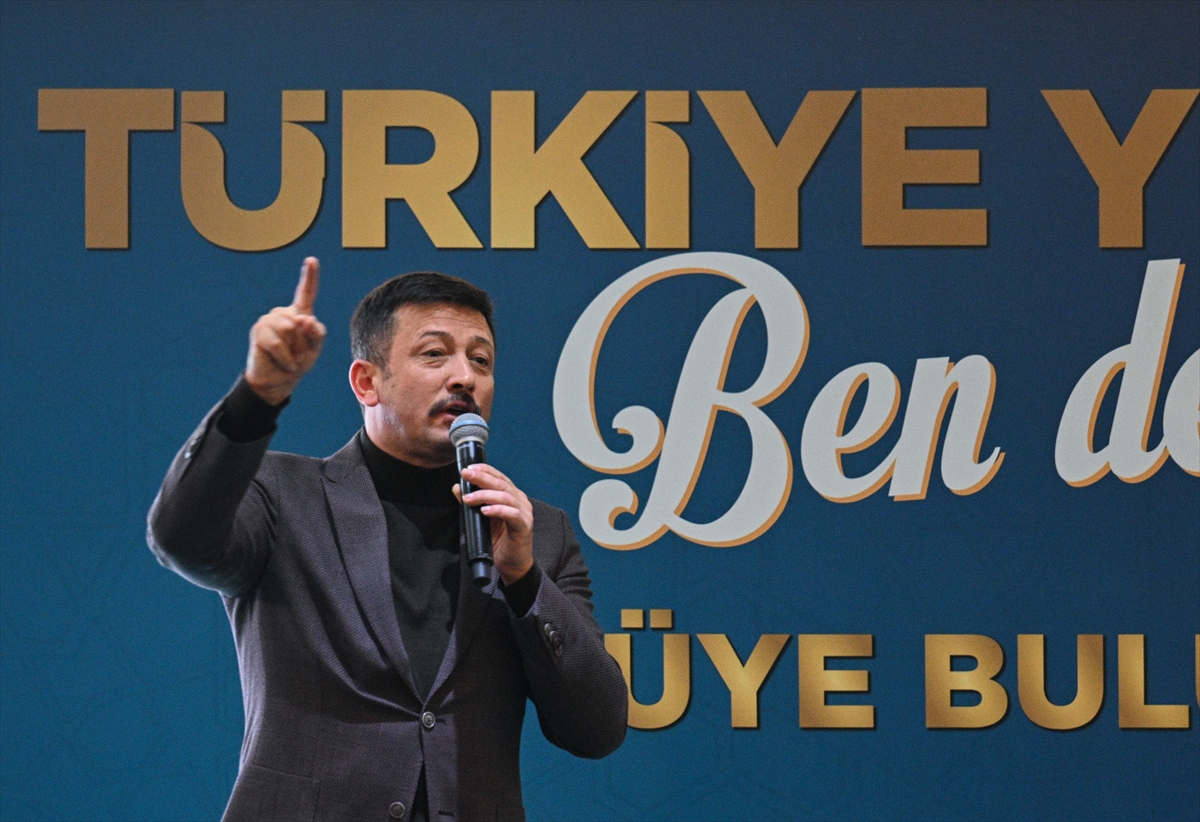 AK Parti'li Dağ, İzmir'de üye katılım töreninde konuştu: