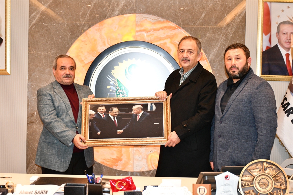 AK Parti'li Özhaseki, İscehisar Belediyesini ziyaret etti