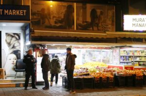 - Saldırganı o sırada markette bulunan izinli bir polis memuru