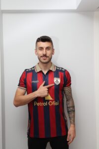 İZMİR (AA) – Spor Toto 1. Lig ekiplerinden Altınordu, Sakaryaspor'dan