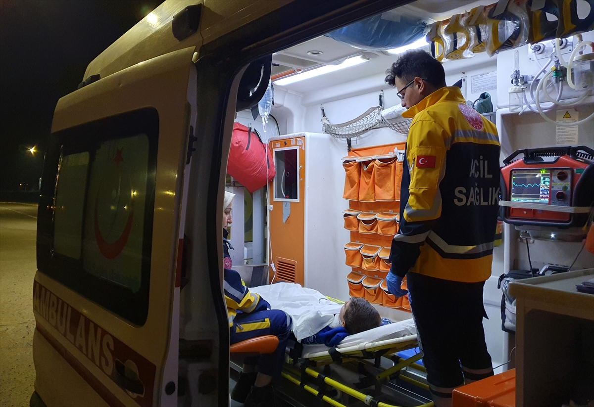 Ambulans uçak, körlük riski bulunan çocuk için havalandı