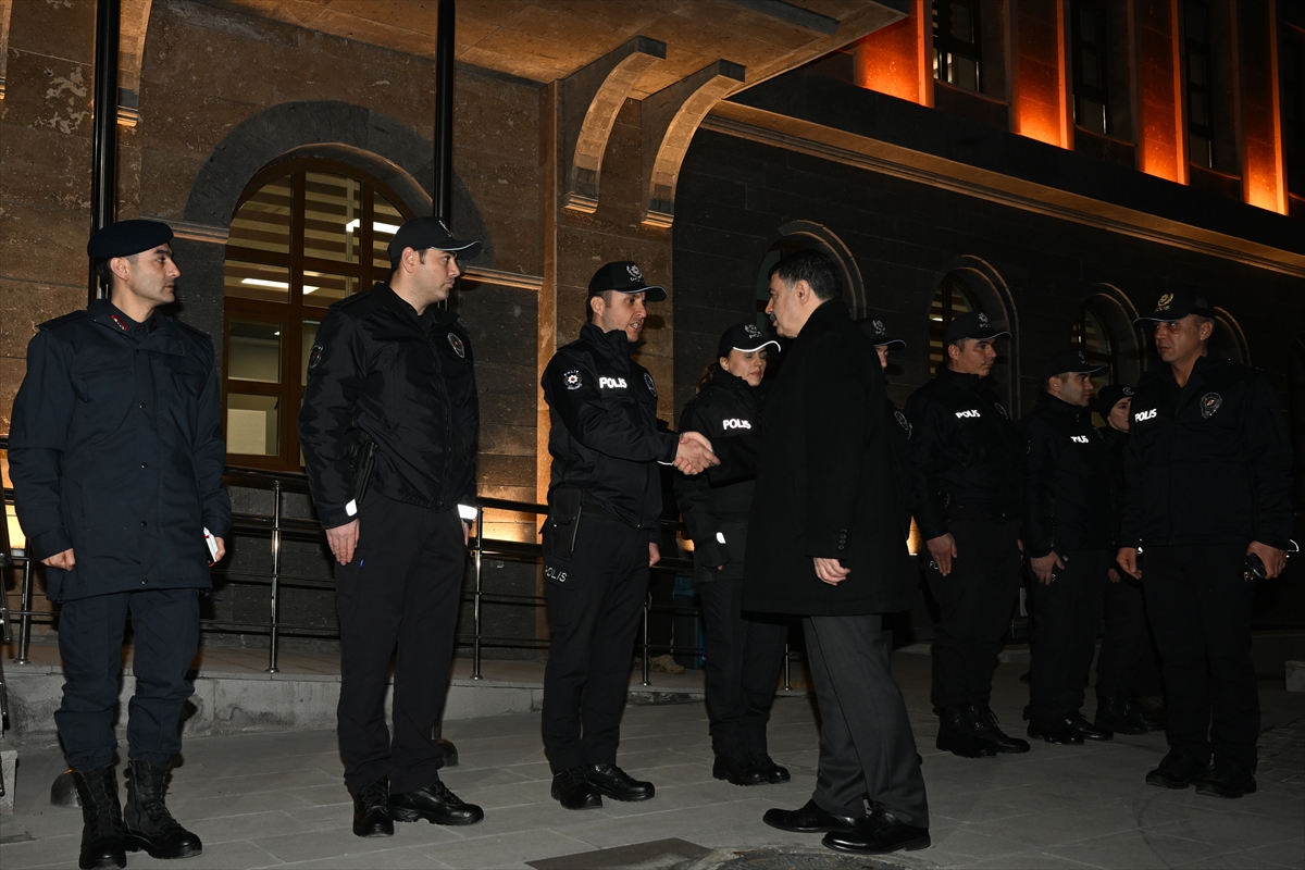 Ankara Valisi Şahin'den polis ve jandarma personeline yeni yıl ziyareti: