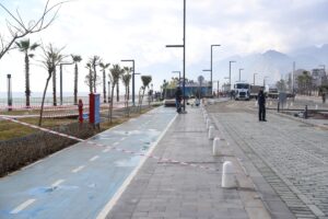 - Devrilen ağaçlar kaldırıldı, sökülen kaldırım taşları ile oturma alanları