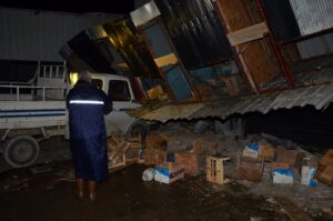 ANTALYA (AA) – Antalya'da kuvvetli fırtına ve yağış hayatı olumsuz