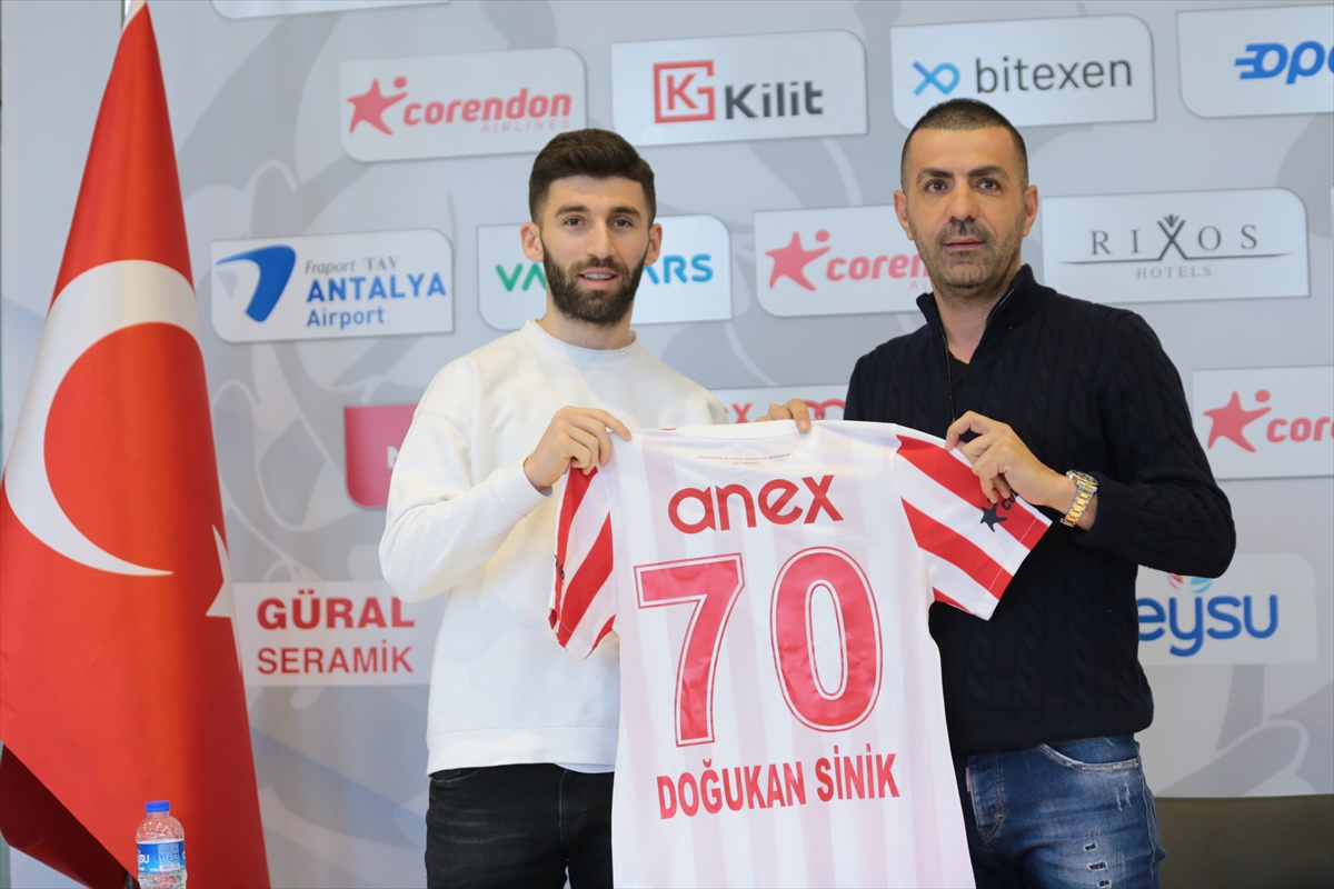 Antalyaspor, Doğukan Sinik ile sözleşme imzaladı