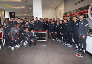 - Kırmızı-beyazlı ekipte üç eksik bulunuyor 