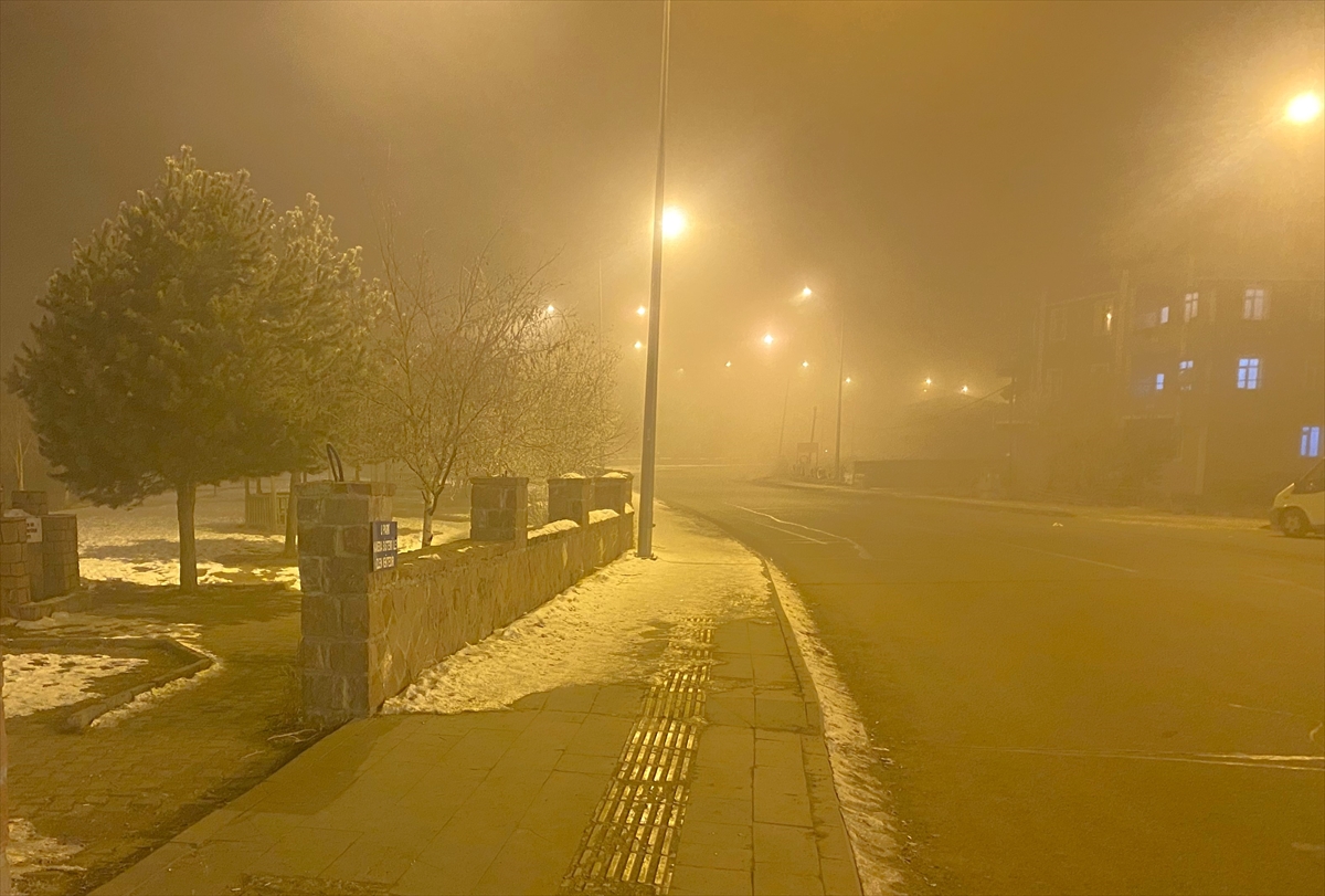 Ardahan'da sis nedeniyle görüş mesafesi düştü