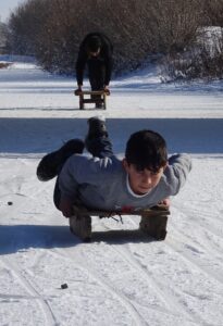 ARDAHAN (AA) – Ardahan'ın Göle ilçesinde, yarıyıl tatilini fırsat bilen
