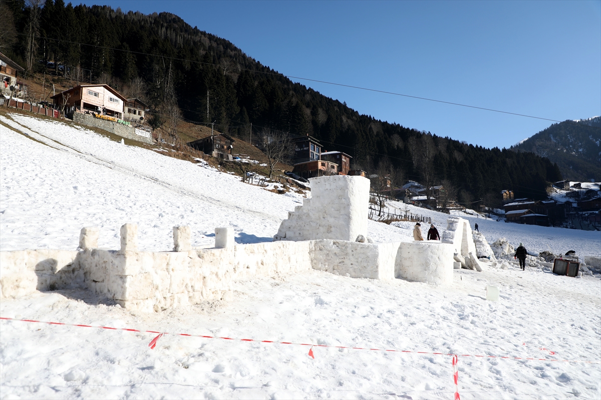 Ayder'de kar festivalinin hazırlıkları taşıma karla devam ediyor
