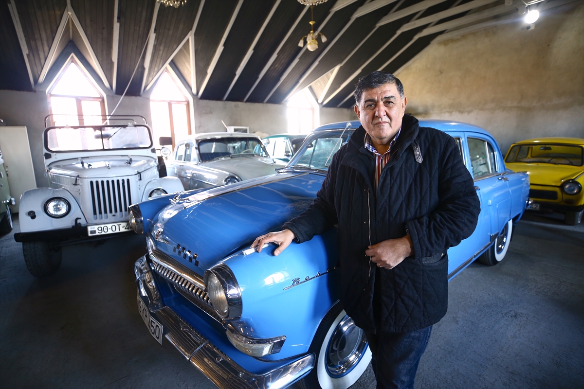 Azerbaycanlı iş insanı Kerimov, tutkunu olduğu klasik otomobillerden koleksiyon oluşturdu