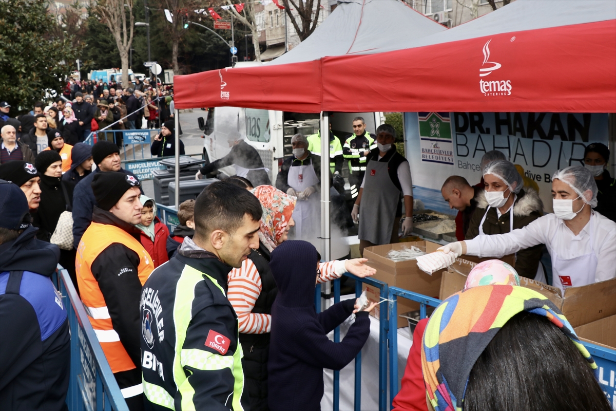 Bahçelievler'de düzenlenen festivalde 3 ton hamsi dağıtıldı