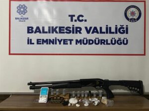 BALIKESİR (AA) – Balıkesir'in Bandırma ilçesinde düzenlenen uyuşturucu operasyonunda gözaltına