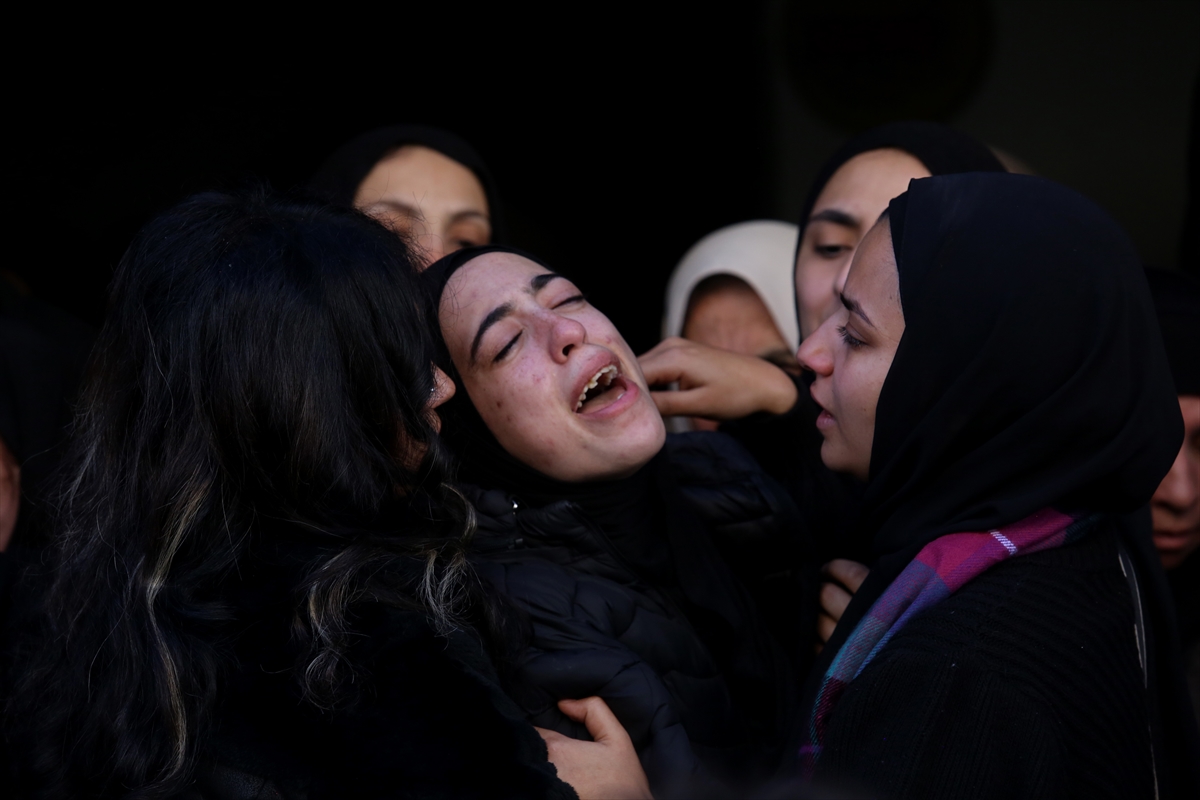 Batı Şeria'da İsrail güçleri tarafından öldürülen 2 Filistinli toprağa verildi