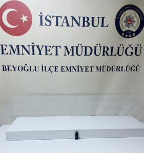 İSTANBUL (AA) – Beyoğlu'nda husumetlisini araba anahtarlığı şeklindeki suikast silahıyla