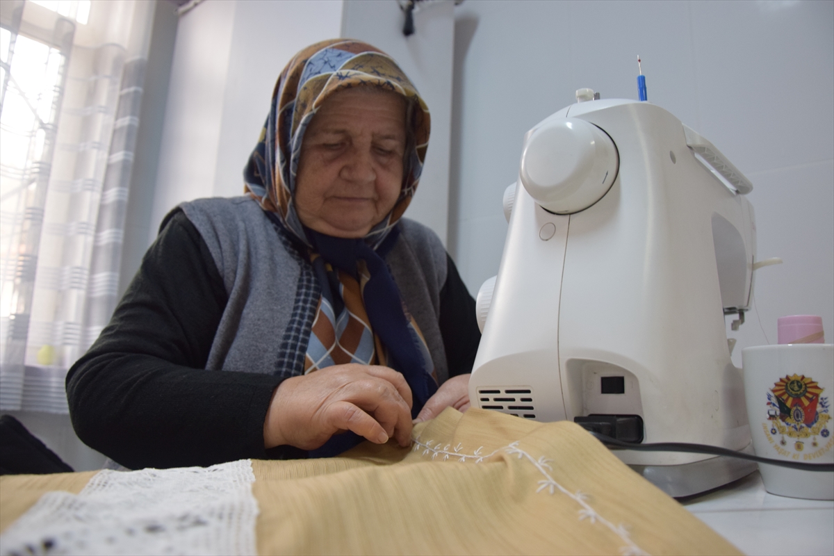 Bilecik'teki Küplü Köy Yaşam Merkezi'nde üç kuşak eğitim alıyor