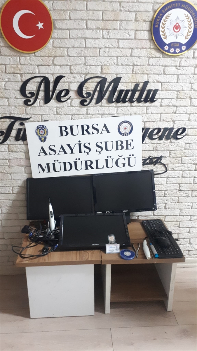 Bursa'da 4 hastaneden bilgisayar hırsızlığının 2 şüphelisi tutuklandı