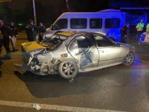 BURSA (AA) – Bursa'da, polisten kaçarken park halindeki minibüse çarpan