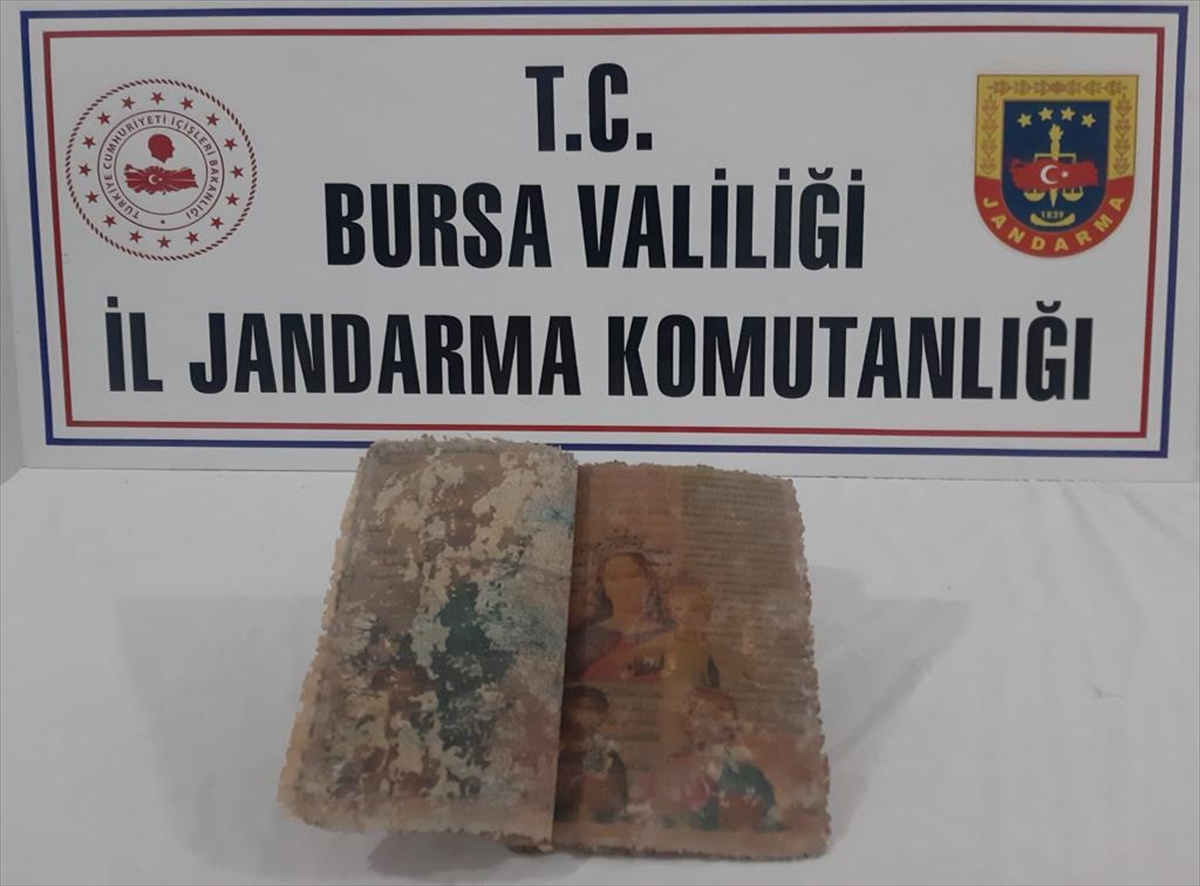 Bursa'da tarihi eser operasyonunda el yazması Tevrat ele geçirildi