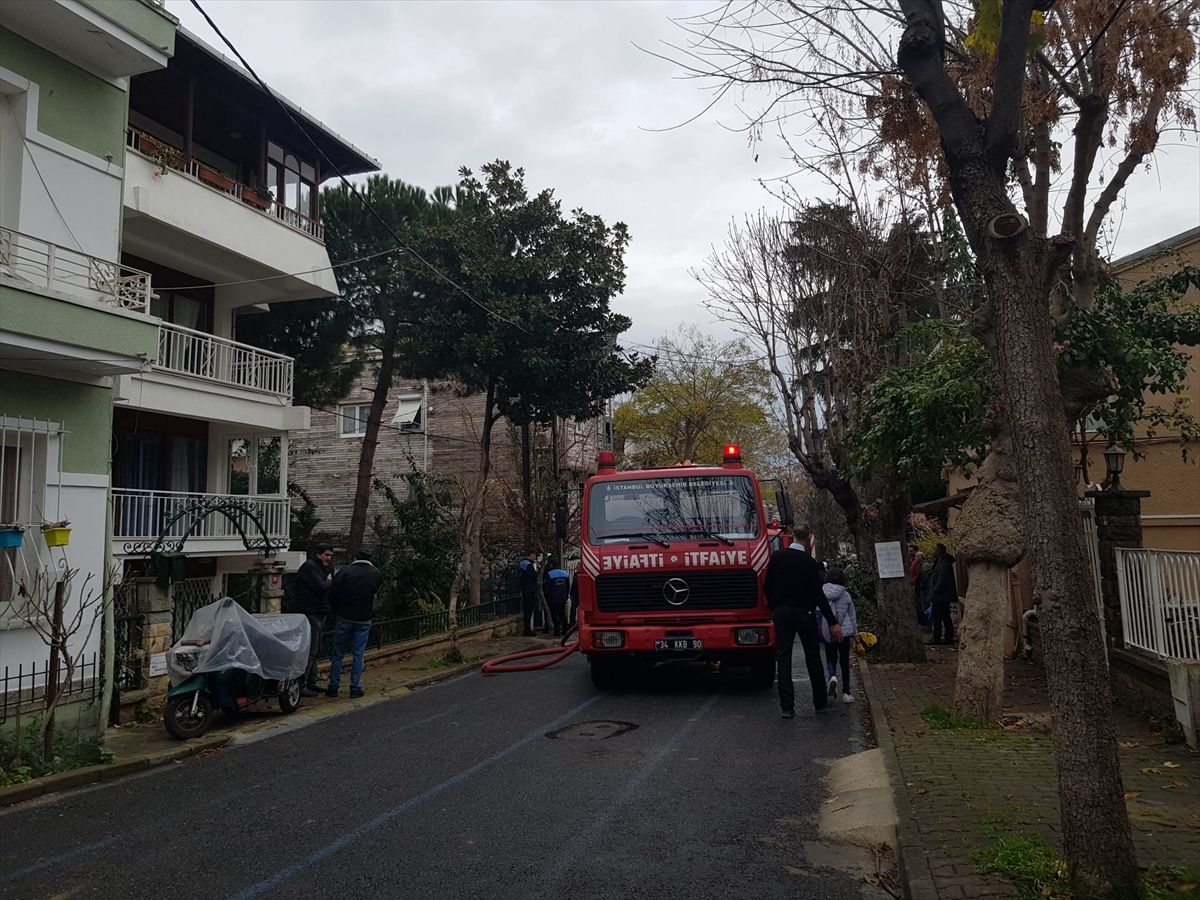 Büyükada'da bir binanın bodrum katında çıkan yangın söndürüldü