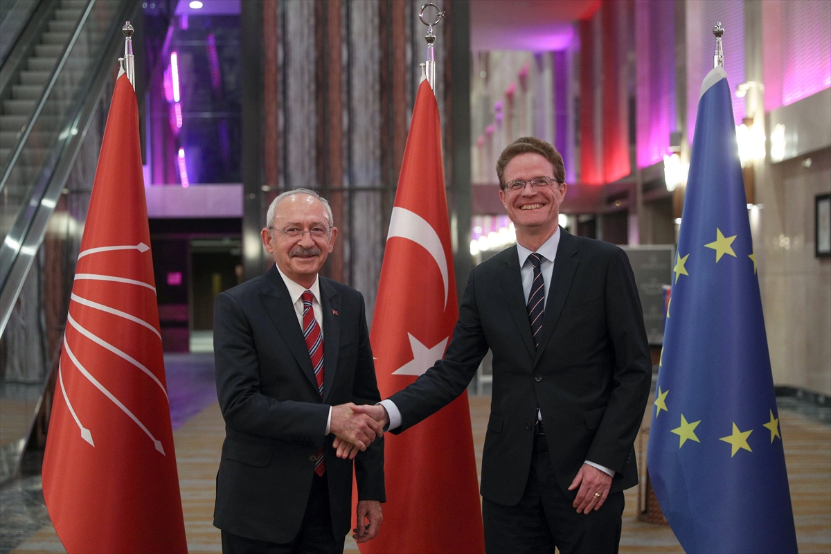 CHP Genel Başkanı Kılıçdaroğlu, AB üyesi ülkelerin büyükelçileriyle yemekte buluştu