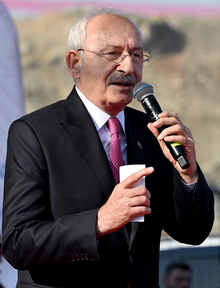CHP Genel Başkanı Kılıçdaroğlu, İzmir'de okul temel atma törenine katıldı: