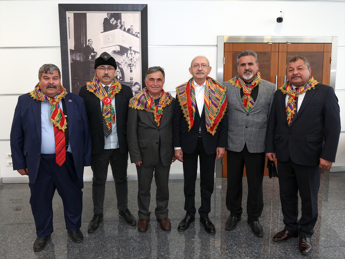 CHP Genel Başkanı Kılıçdaroğlu, Yörük Türkmen temsilcileriyle görüştü