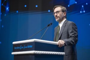 ANKARA (AA) – Cumhurbaşkanlığı İletişim Başkanı Fahrettin Altun, "Milletine hizmet