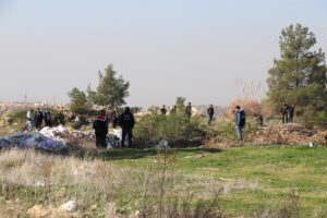 - Karahayıt Mahallesi'nde oteller bölgesindeki çalışmalara iki arama köpeği de