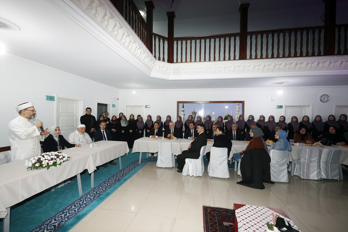 Diyanet İşleri Başkanı Erbaş, Tokat’ta Kur'an kurslarını ziyaret etti