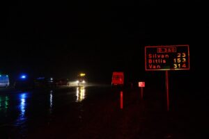 DİYARBAKIR (AA) – Diyarbakır'ın Silvan ilçesinde yolcu otobüsünün devrilmesi sonucu