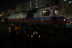 DİYARBAKIR (AA) – Diyarbakır'da yük treninin çarptığı kişi hayatını kaybetti.