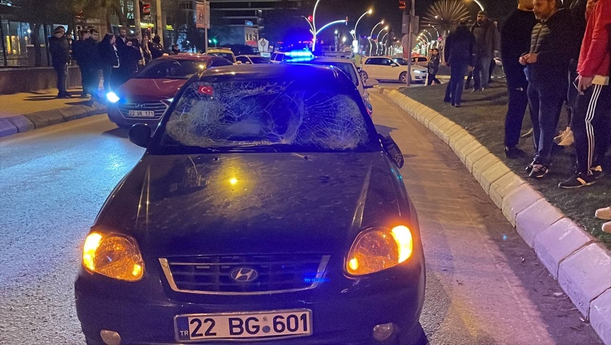 Edirne'de otomobilin çarptığı 3 yaya yaralandı