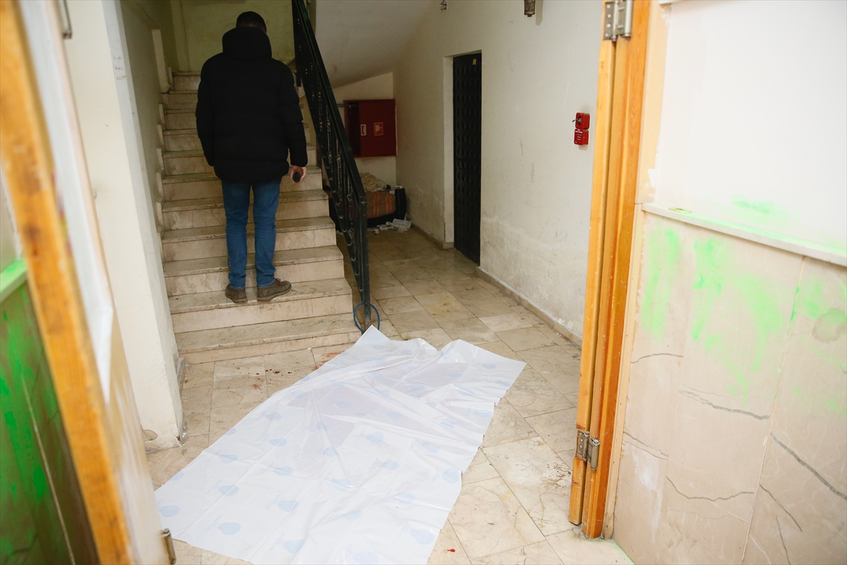 Eskişehir'de apartmanda bıçaklı saldırıya uğrayan kadın öldü