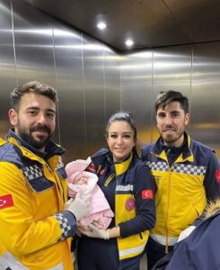 ESKİŞEHİR (AA) – Eskişehir'in merkez Tepebaşı ilçesinde, hamile kadın ambulansta