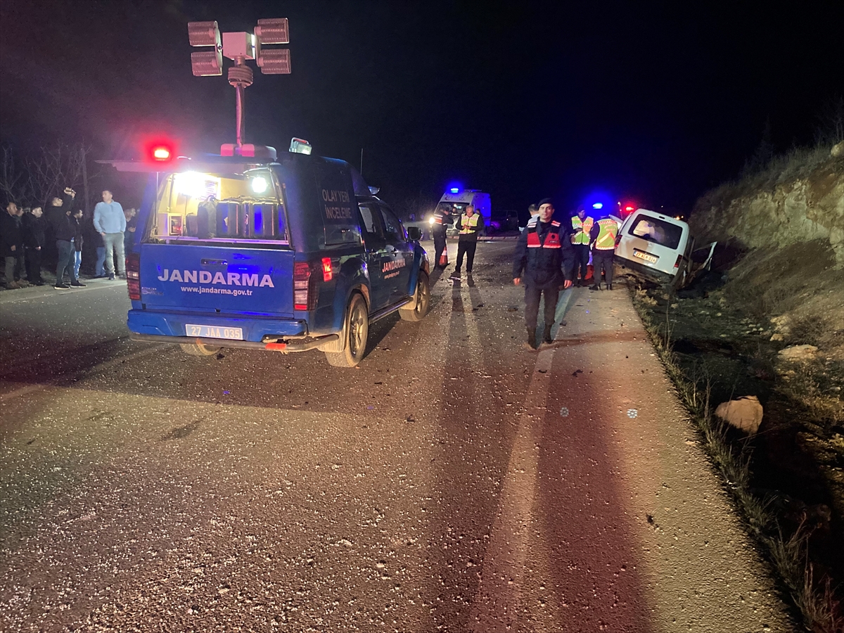 Gaziantep'te 3 aracın karıştığı kazada 1 kişi öldü, 6 kişi yaralandı