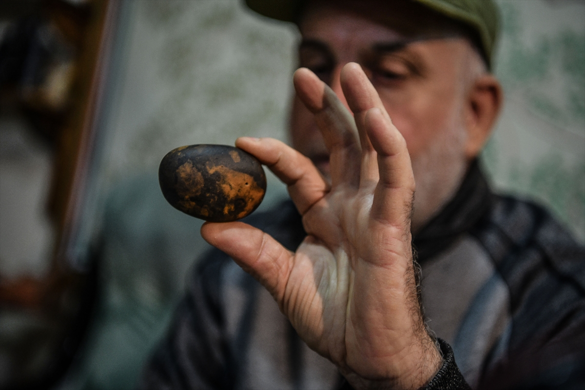 Gazze'de yaşayan taş koleksiyoncusu evinin bir bölümünü müzeye çevirdi